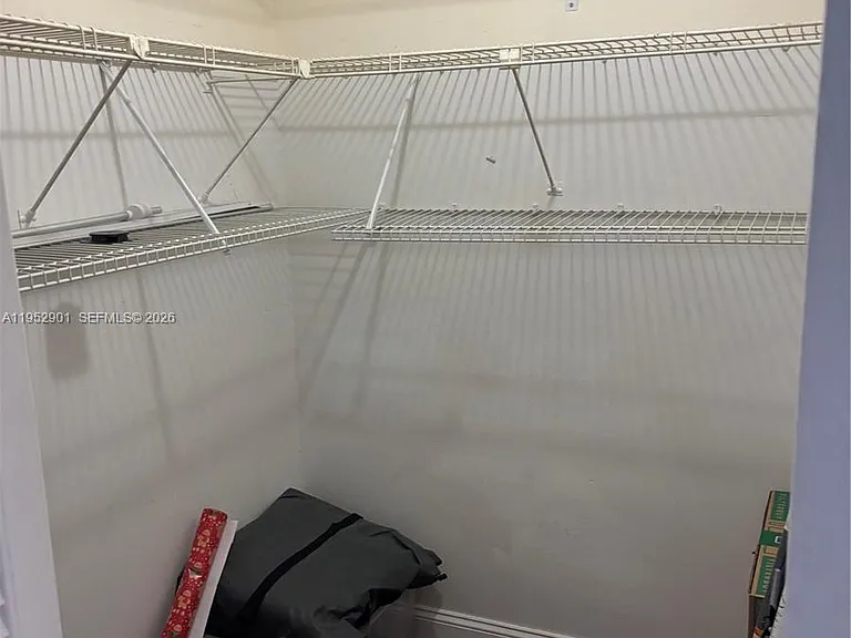 800 Parkview Dr #823 — Photo 10