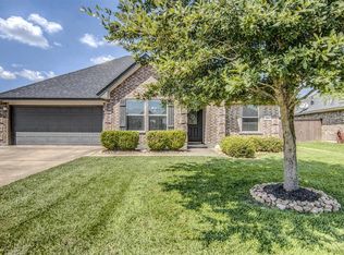 35 Texian Trl S, Angleton, TX 77515