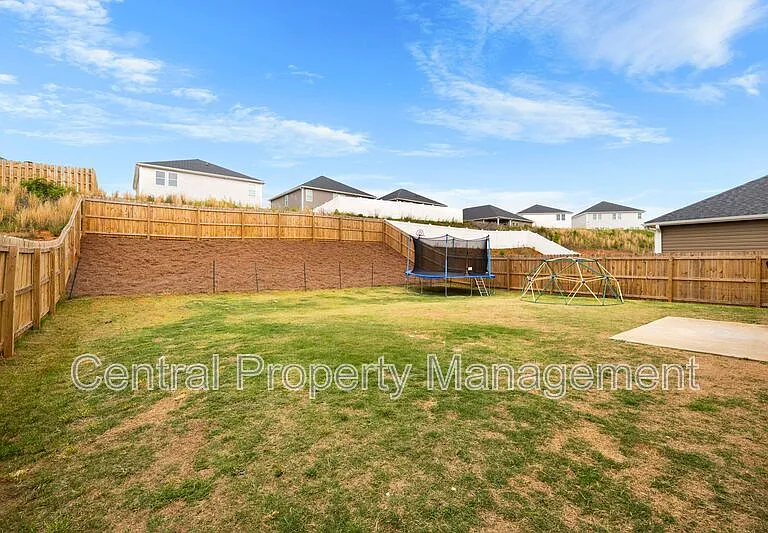 320 Lavinia Cir — Photo 30