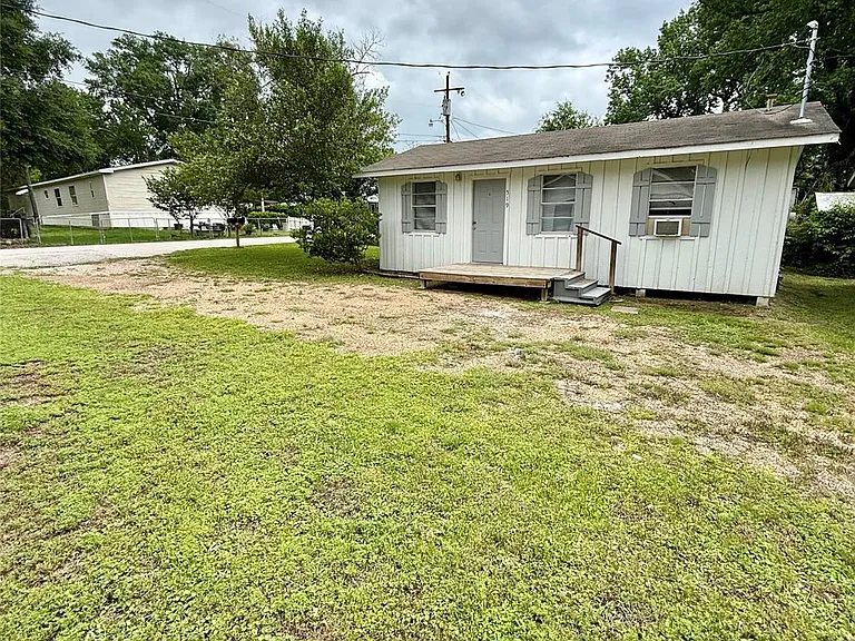 519 McGuire Ln — Photo 2