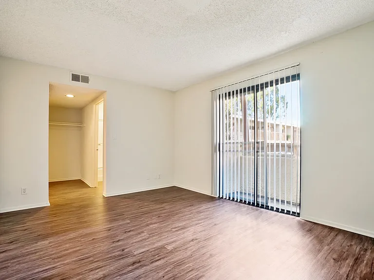 11325 Morrison St — Photo 98