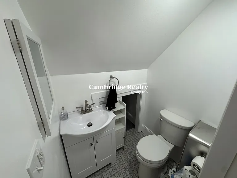 11 Burnham St #1T — Photo 17