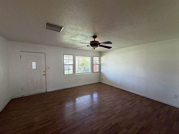 3rd image of 720 Badgley Dr #1