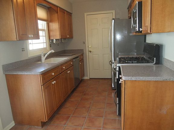3rd image of 120 Branchwood Dr