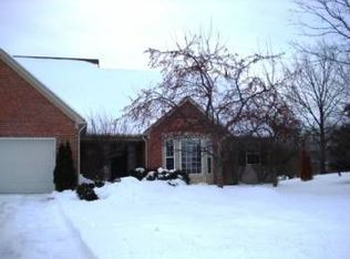 17 Whitetail Ct, Troy, MI 48085