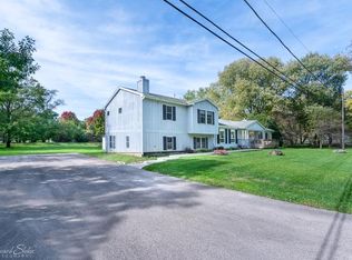 1310 Menoma Trl, Algonquin, IL 60102