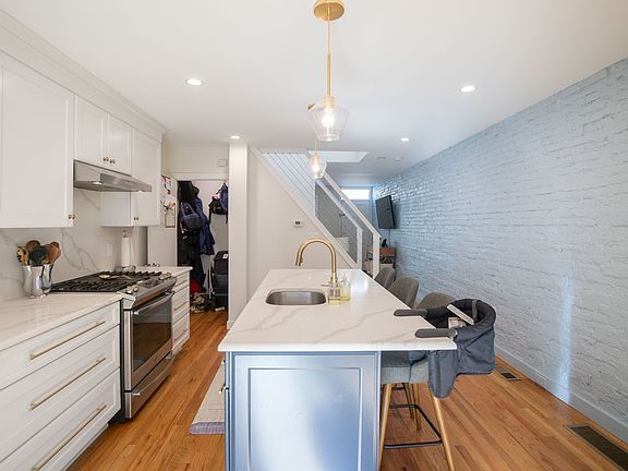 3rd image of 2216 Kimball St