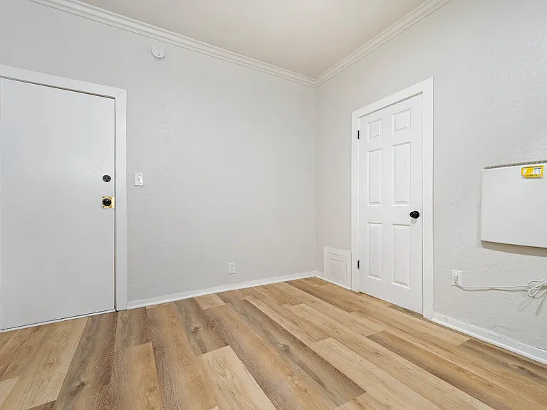 2622 Brighton Ave #4 — Photo 3