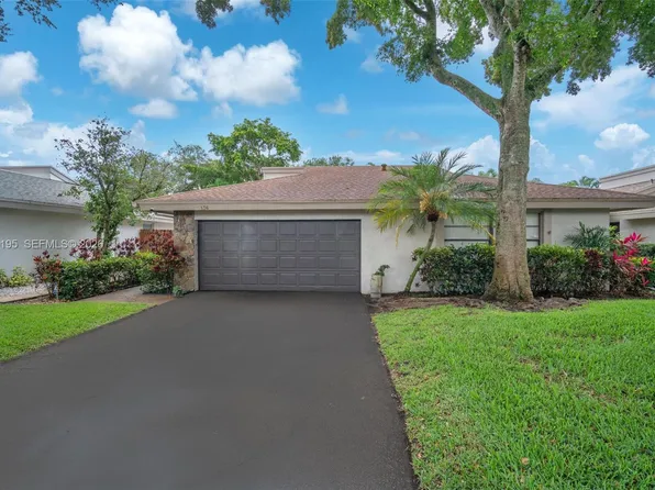 136 Greens Rd, Hollywood, FL 33021