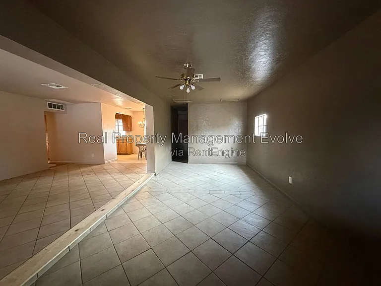 2307 W Rose Ln — Photo 8