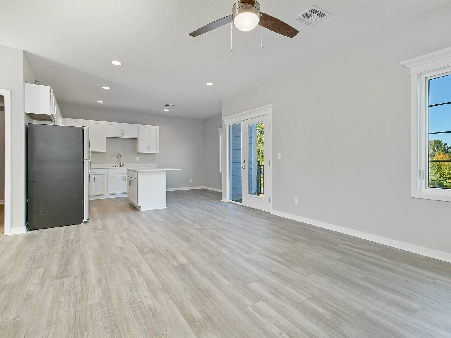 3 bed, 1200 sqft, $1,575 — Photo 3