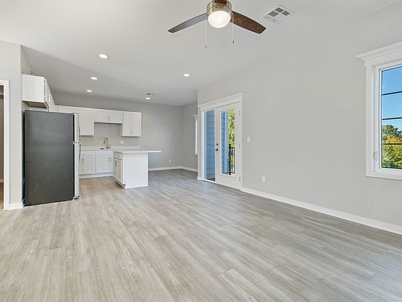 2nd image of 1010 Sugarland Dr Unit D