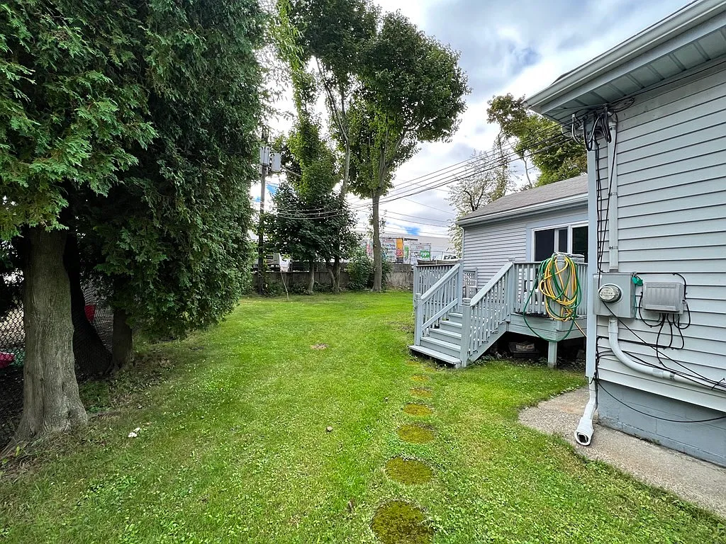 3 bed, 1800 sqft, $2,500 — Photo 2