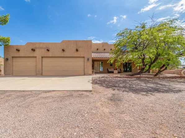 947 N PROSPECTORS Road, Apache Junction, AZ 85119
