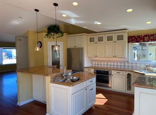 1832 Peterson Ln, Santa Rosa, CA 95403