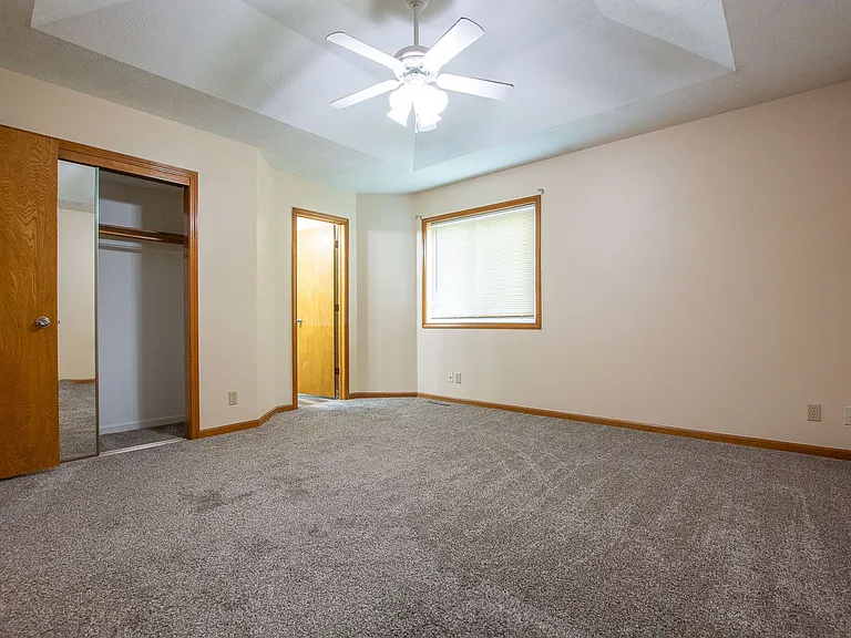 7513 S 134th St — Photo 14