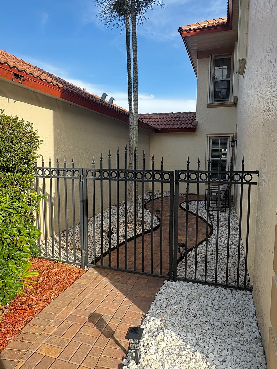 Building Photo - 1074 Via Jardin