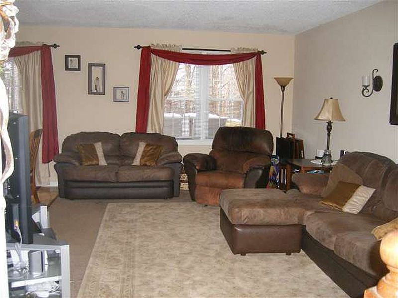 2nd image of 4057 CHAUCER Place