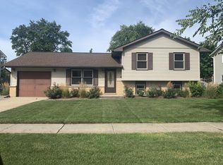 600 Macarthur Dr, Buffalo Grove, IL 60089