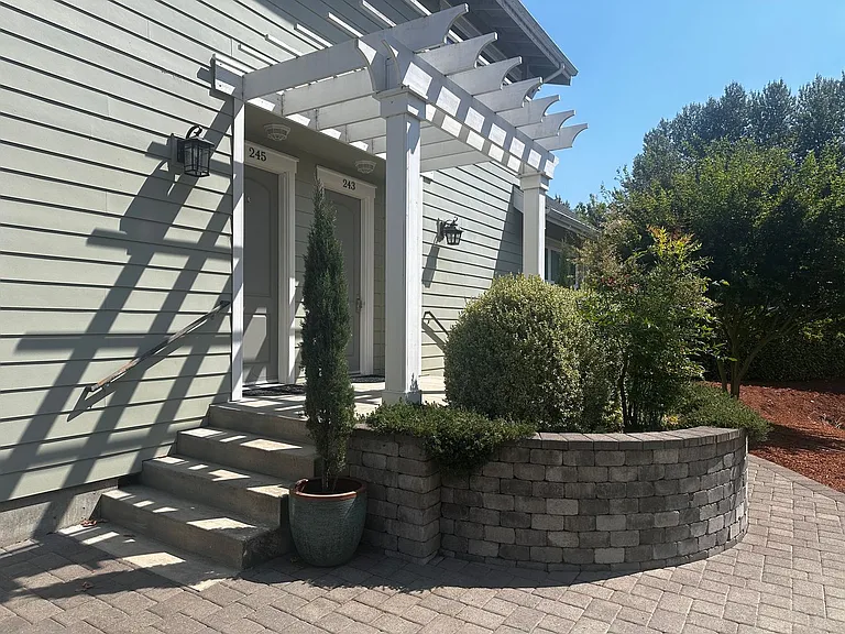 243 & 245 N Thorpe St — Photo 14