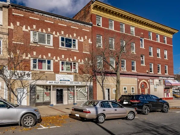 665 High St, Holyoke, MA 01040