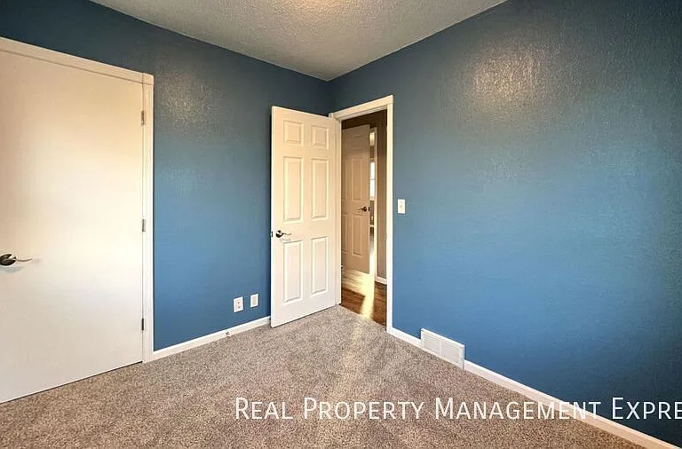 808 S Glendale Ave — Photo 22