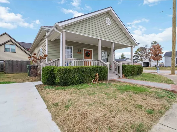 742 N 5th St, Rogers, AR 72756