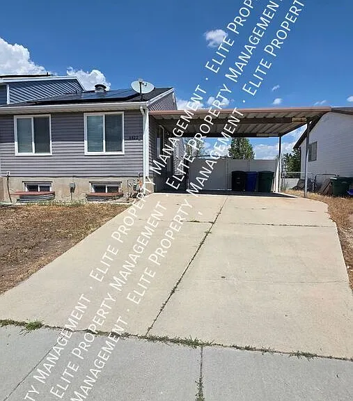 4422 W Barrington Dr — Photo 1