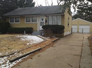 310 Caithness Rd, Saint Louis, MO 63137