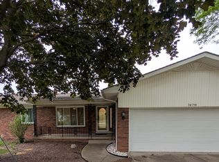 36718 Lansbury Ln, Farmington, MI 48335