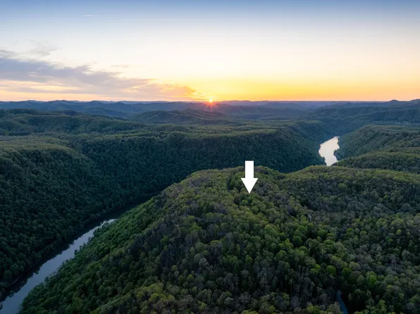 600 Peregrine Ridge Rd, Victor, WV 25938