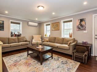 20 Seaman Neck Rd, Dix Hills, NY 11746