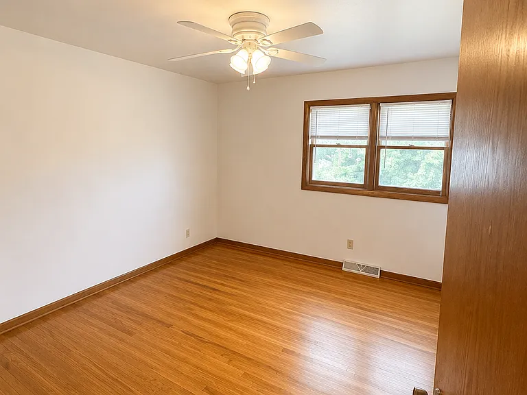 2118 Melrose Dr — Photo 5