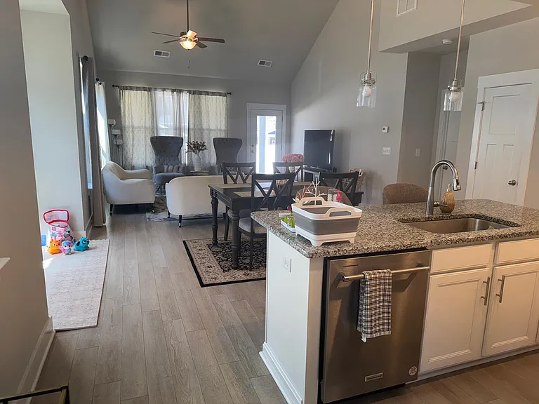 104 Greensdale Ln — Photo 16