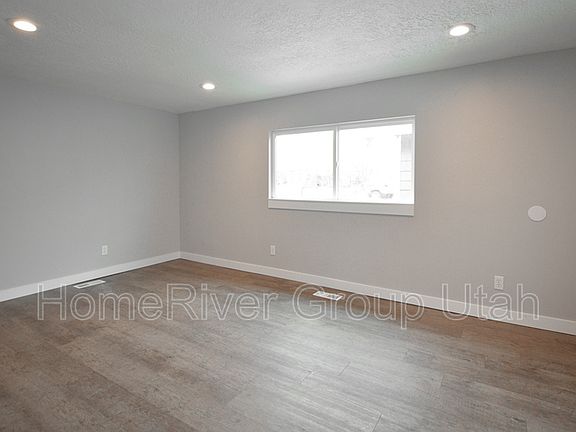 3rd image of 1579 W Indiana Ave