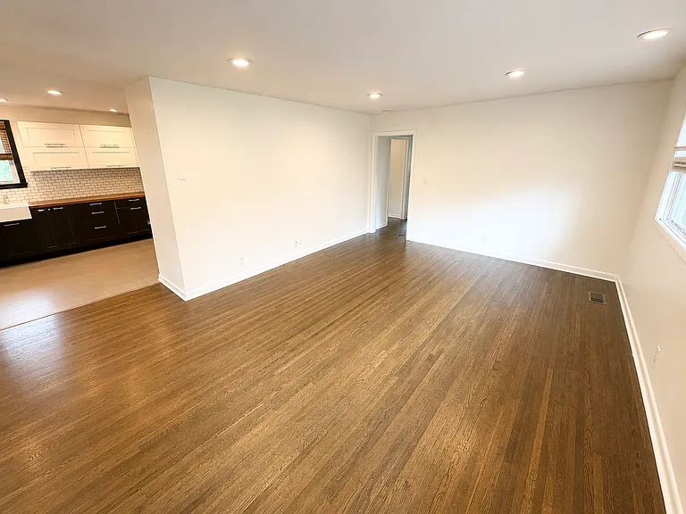 317 Verbena Dr — Photo 2