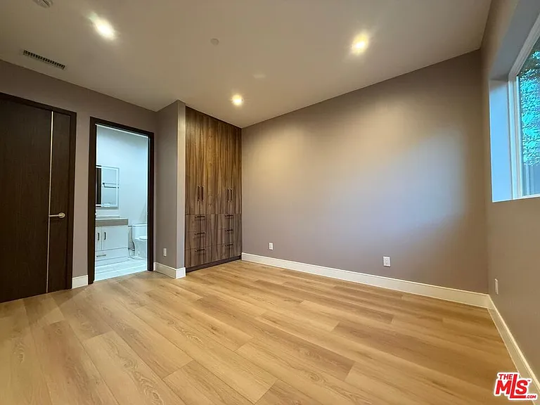 6530 Varna Ave — Photo 19