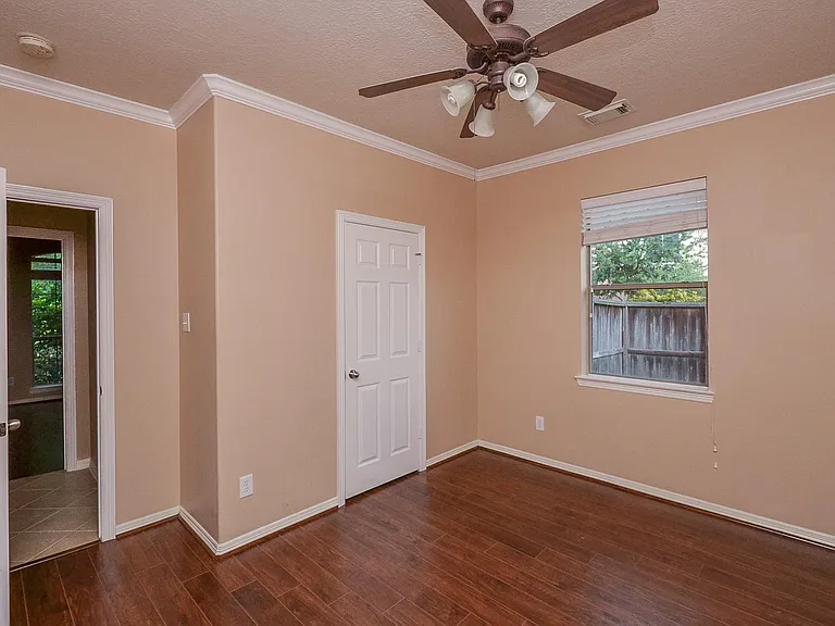 4019 Jade Cove Ln — Photo 16