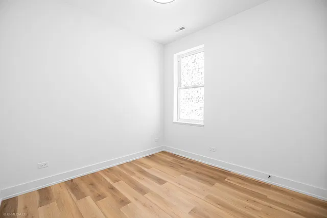 2113 N Kenmore Ave #2 — Photo 17