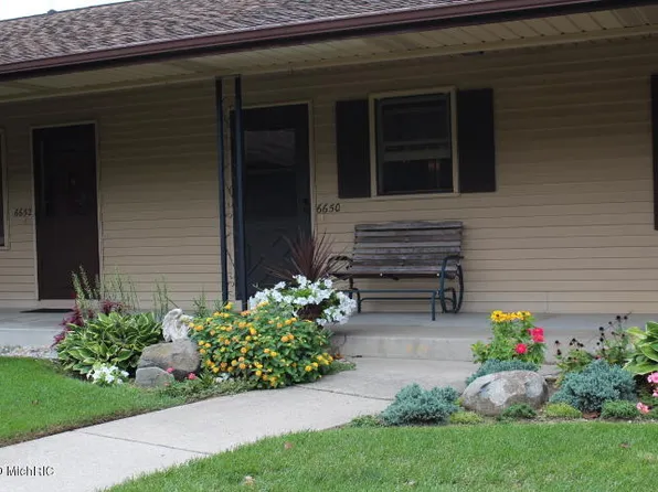 6650 S Wentward Ct, Hudsonville, MI 49426