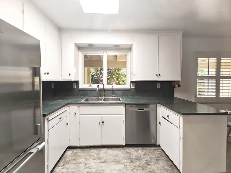 1138 Laureles Dr — Photo 6