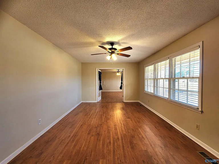 6107 Trailwood Dr — Photo 3