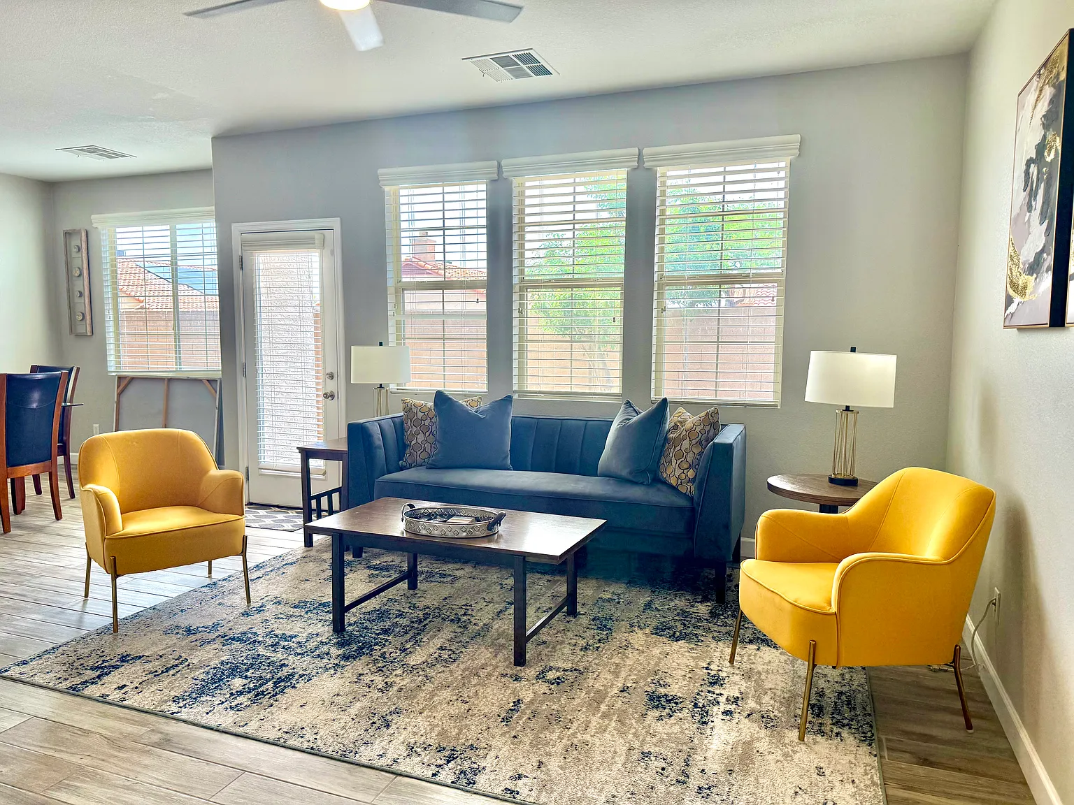 3708 E Kerry Ln — Photo 3