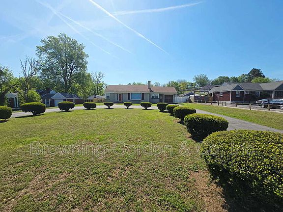 2nd image of 328 E Thompson Ln