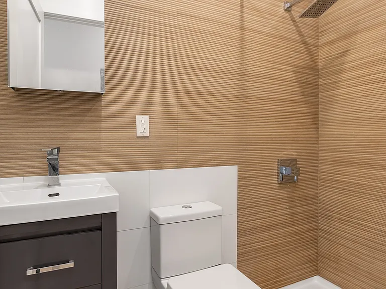 810 Macon St #B2 — Photo 5
