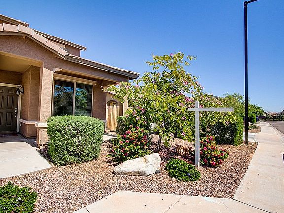 4th image of 18098 W Desert Ln