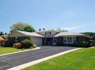 1107 W Willow Ln, Mount Prospect, IL