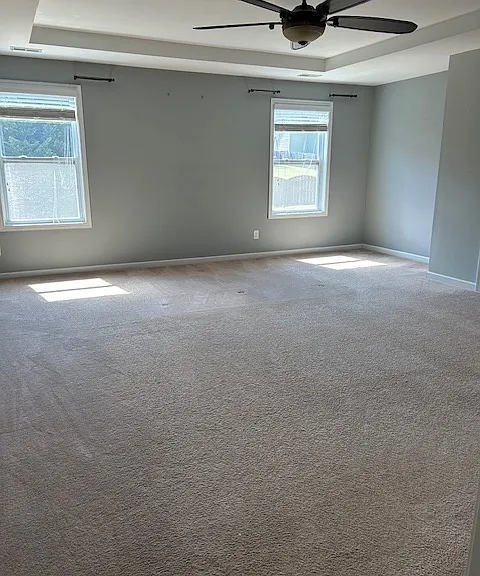 Large Master Bedroom w/tray ceiling