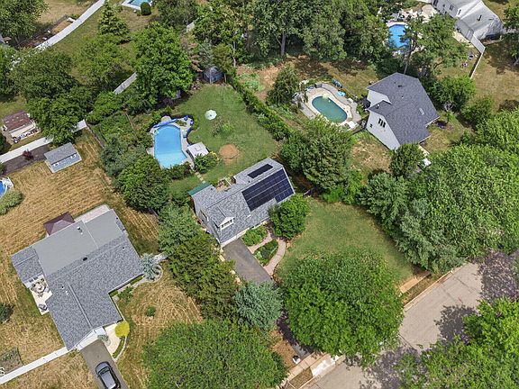 2nd image of 6 Hillcrest Road