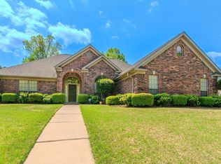 111 Limoges Ct, Maumelle, AR 72113